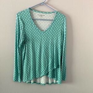 Pullover silky top, green and black..95 Rayon 5 Spandex.